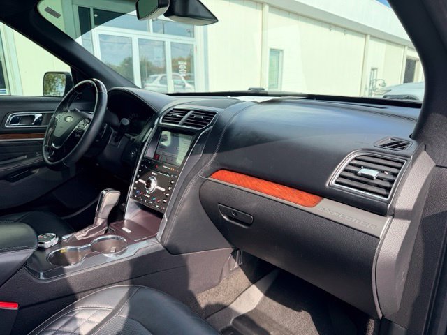 Used 2018 Ford Explorer Platinum AWD/4WD image 14