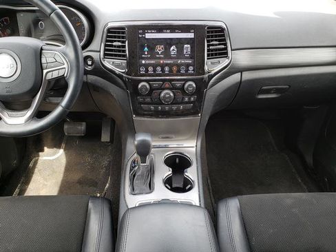 Used 2022 Jeep Grand Cherokee Laredo X AWD/4WD image 16