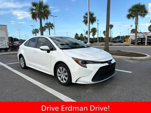 Used 2021 Toyota Corolla LE FWD image 1