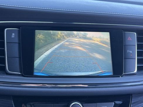 Used 2019 Buick Enclave Essence image 18