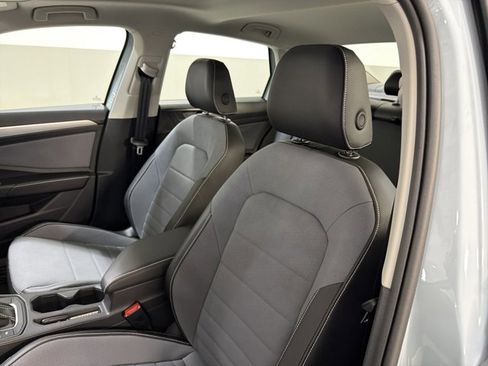 New 2026 Volkswagen Jetta SE FWD image 13