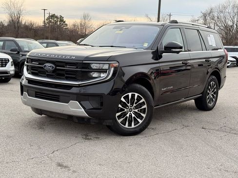 Used 2025 Ford Expedition Platinum image 3