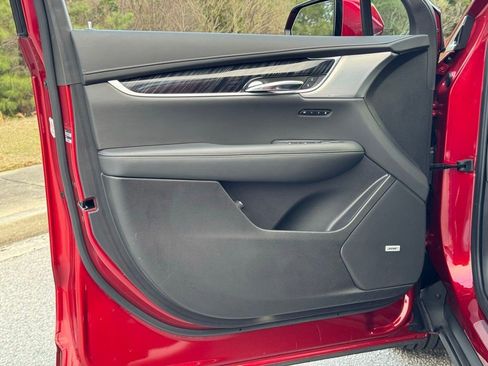 Certified 2025 Cadillac XT6 Premium Luxury image 21