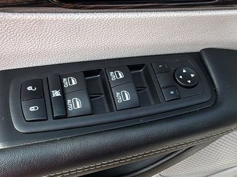 Used 2022 Chrysler Pacifica Limited image 12