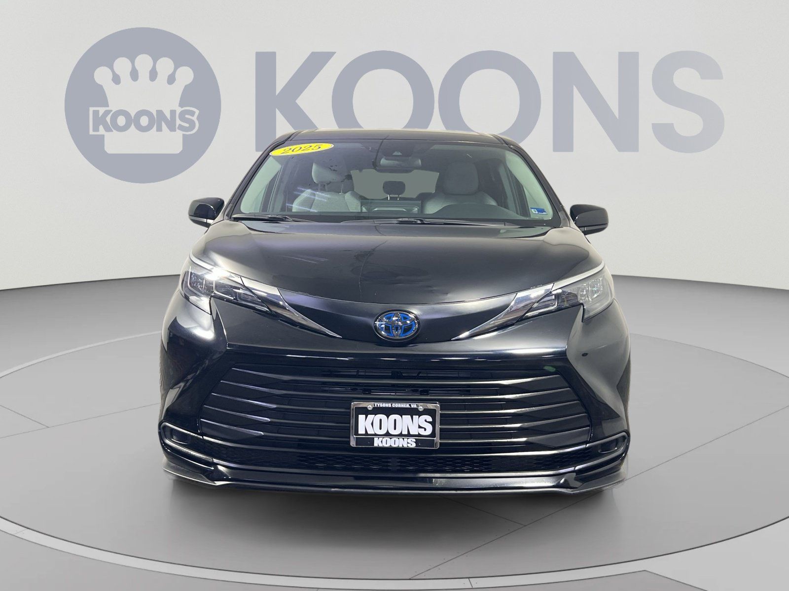 Used 2025 Toyota Sienna LE FWD image 11