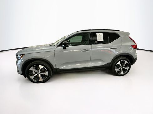 Used 2026 Volvo XC40 B5 Plus AWD/4WD image 4