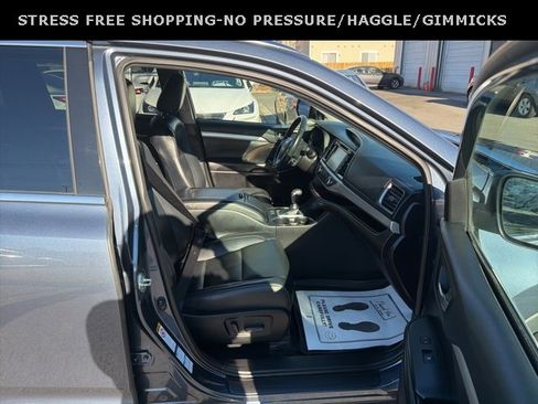 Used 2019 Toyota Highlander XLE image 35