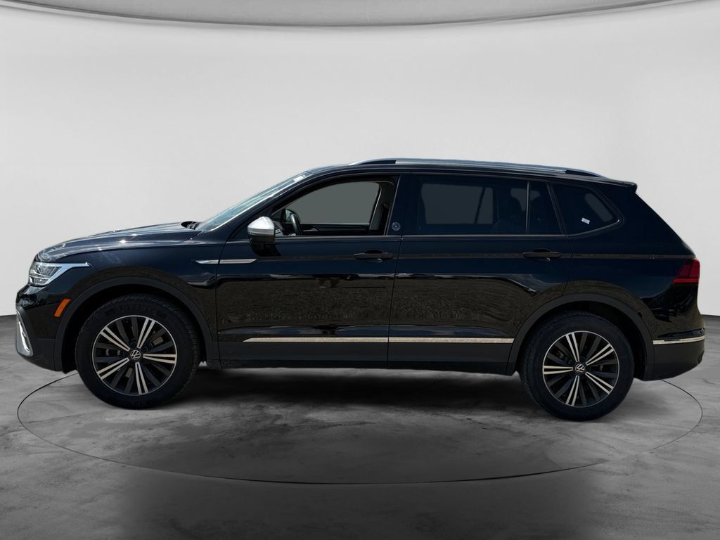 Used 2024 Volkswagen Tiguan Wolfsburg Edition AWD/4WD image 6