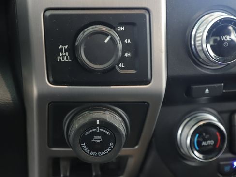 Used 2017 Ford F150 Platinum w/ Equipment Group 701A Luxury image 20