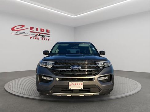 Used 2022 Ford Explorer XLT w/ Equipment Group 202A image 10