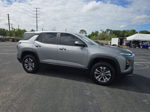 Used 2025 Chevrolet Equinox LT image 2