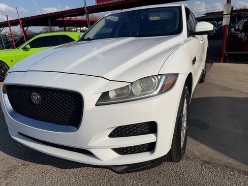 Used 2018 Jaguar F-PACE image 8