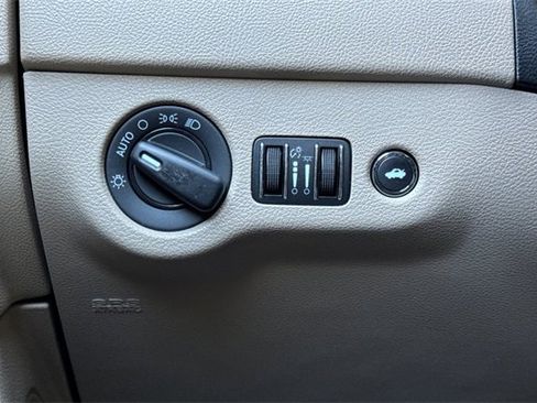 Used 2014 Chrysler 300 image 29