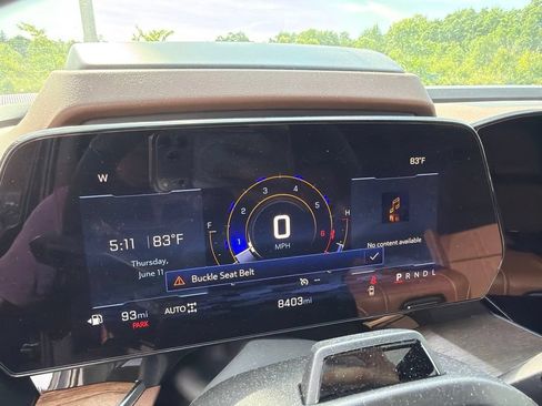 Used 2025 Chevrolet Suburban High Country AWD/4WD image 10
