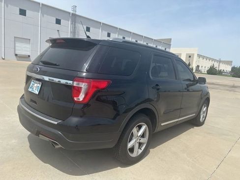 Used 2018 Ford Explorer XLT w/ Equipment Group 201A FWD image 5