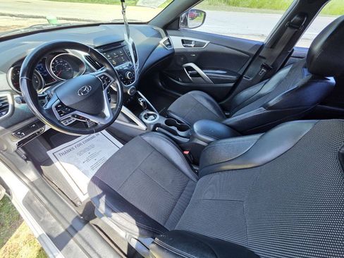 Used 2016 Hyundai Veloster w/ Option Group 02 FWD image 3