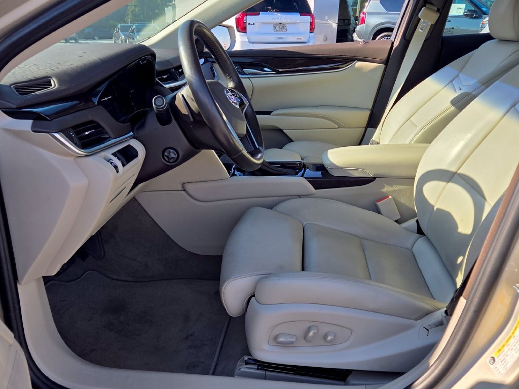 Used 2013 Cadillac XTS Luxury FWD image 3