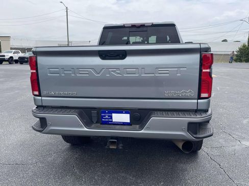 Used 2024 Chevrolet Silverado 2500 High Country w/ Technology Package AWD/4WD image 4