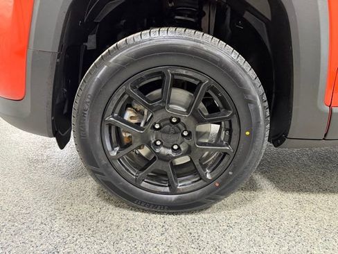 Used 2020 Jeep Renegade Altitude w/ UConnect 8.4 Nav Group AWD/4WD image 25