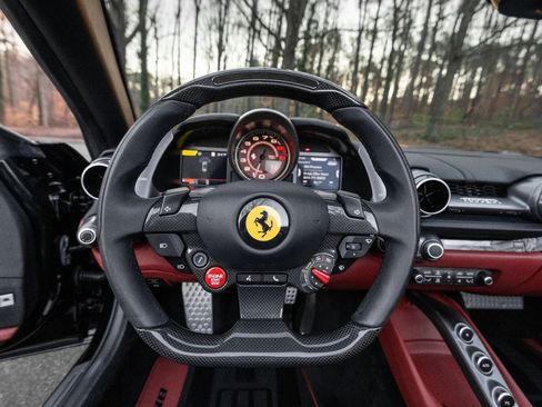 Used 2021 Ferrari 812 GTS image 17