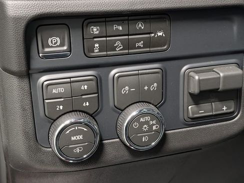 New 2026 Chevrolet Suburban Z71 w/ Z71 Off-Road Package image 21