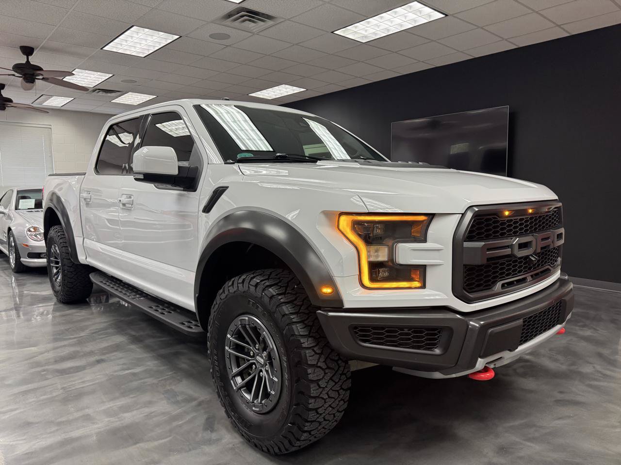 Used 2017 Ford F150 Raptor w/ Equipment Group 802A Luxury AWD/4WD image 4