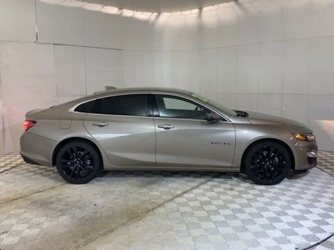 Used 2022 Chevrolet Malibu LT w/ Sport Edition FWD image 4