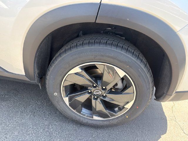 Used 2025 Nissan Rogue SV AWD/4WD image 8