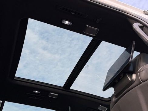 Used 2023 Cadillac Escalade Sport Platinum w/ LPO, ONYX Package image 27