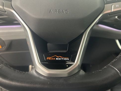 Used 2025 Volkswagen Atlas Peak Edition SE image 14