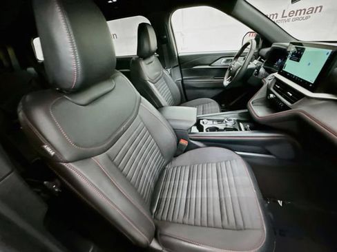 Used 2025 Ford Explorer ST-Line AWD/4WD image 30