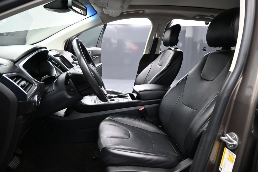 Used 2019 Ford Edge Titanium w/ Equipment Group 301A FWD image 9