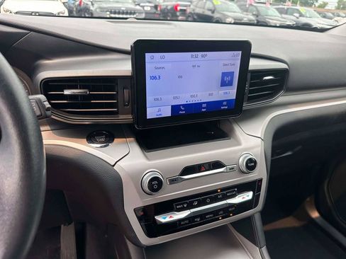 Used 2022 Ford Explorer XLT AWD/4WD image 31