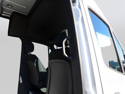 Used 2024 Mercedes-Benz Sprinter 2500 image 19