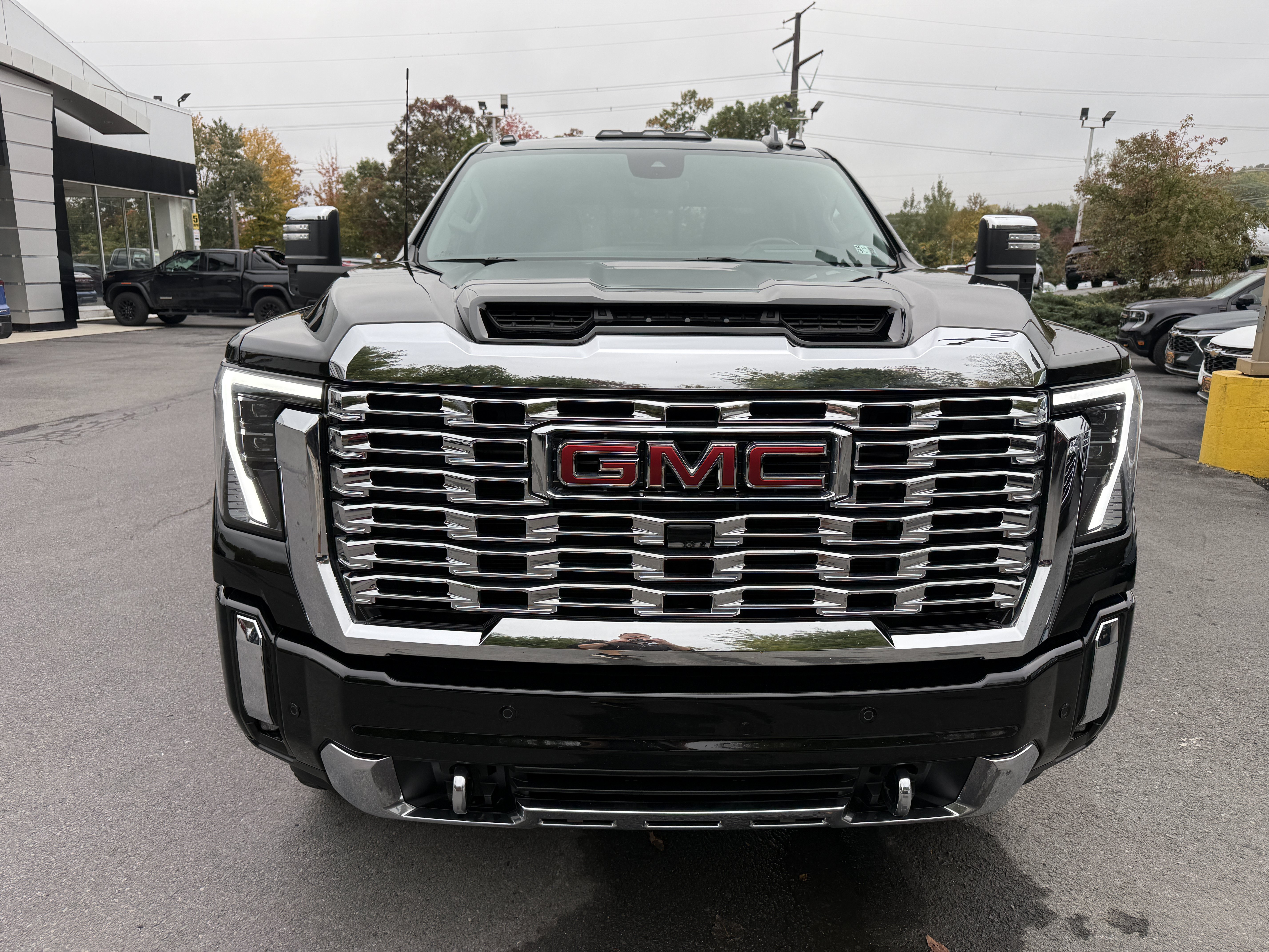 Used 2024 GMC Sierra 2500 Denali w/ Denali Reserve Package AWD/4WD image 8