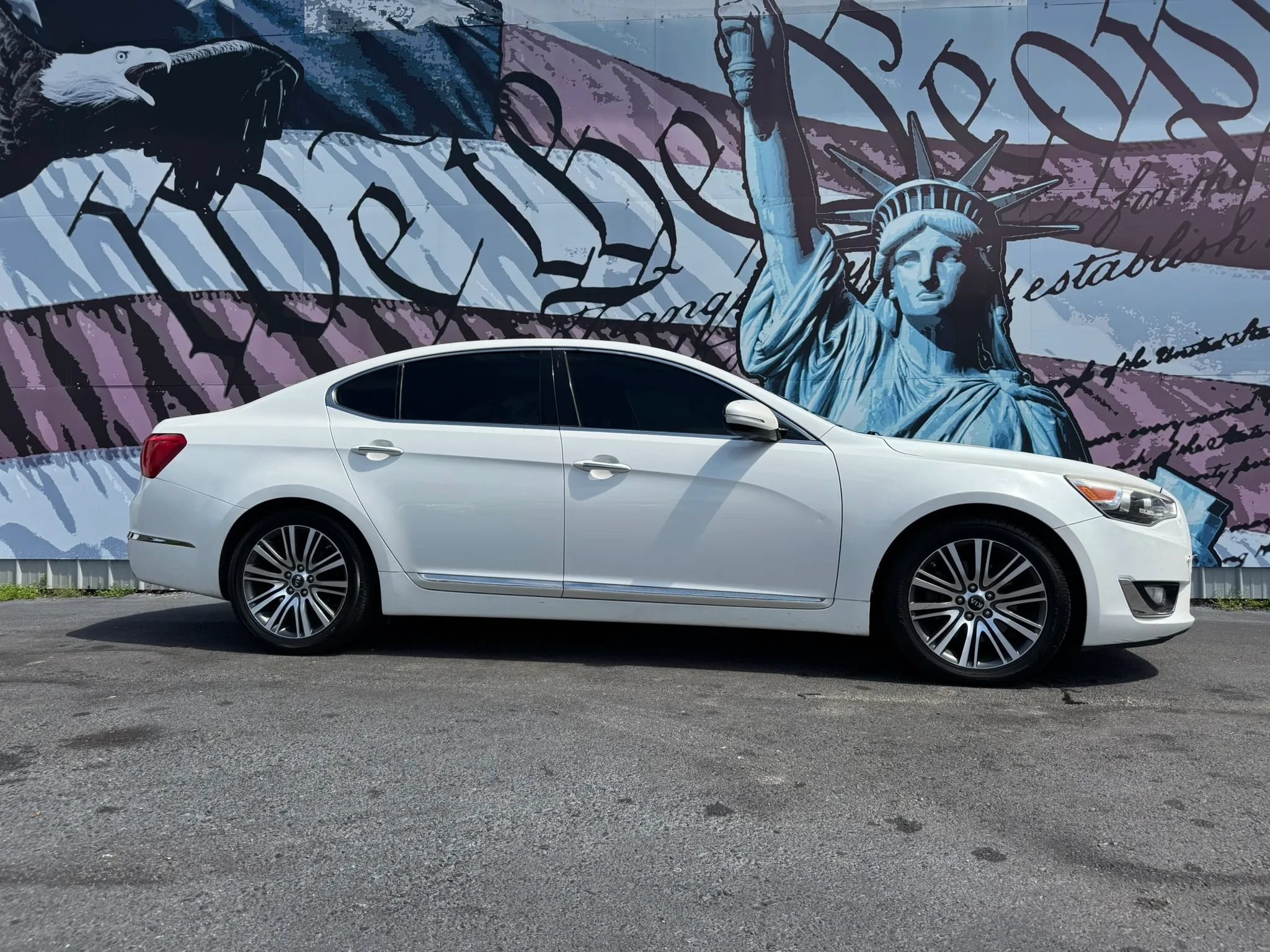 Used 2016 Kia Cadenza Premium FWD image 1