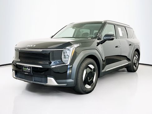 Used 2024 Kia EV9 Wind image 3