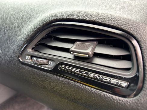 Used 2017 Dodge Challenger R/T Scat Pack w/ Leather Interior Group image 21