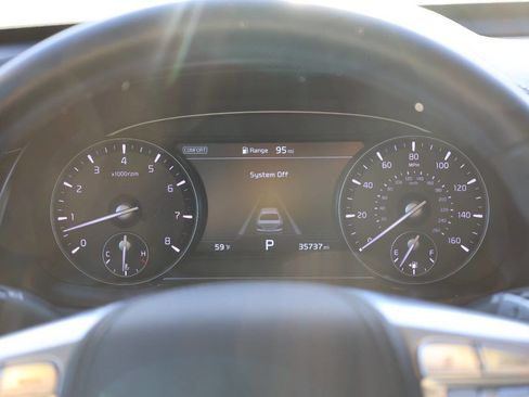 Used 2020 Kia K900 Luxury image 19