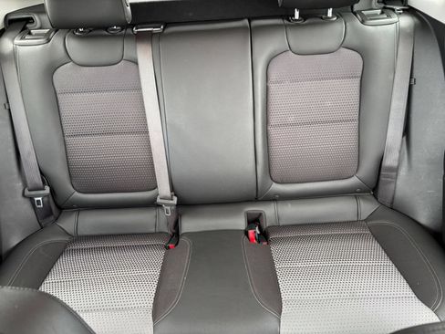 Used 2025 Chevrolet Trax LT w/ LT Convenience Package FWD image 37