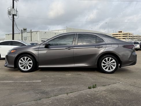 Used 2022 Toyota Camry LE FWD image 6