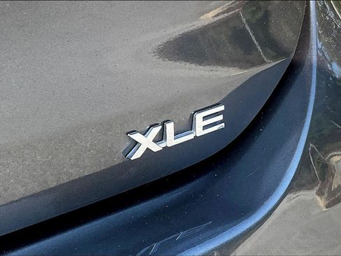 Used 2024 Toyota Highlander XLE FWD image 10
