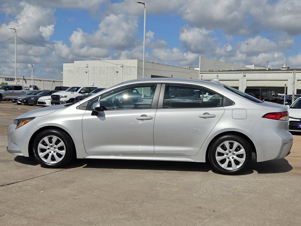 Used 2026 Toyota Corolla LE FWD image 6