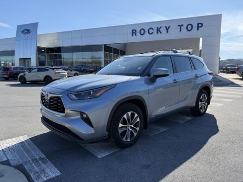Used 2023 Toyota Highlander XLE image 1