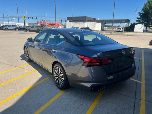 Used 2024 Nissan Altima 2.5 SV FWD image 5
