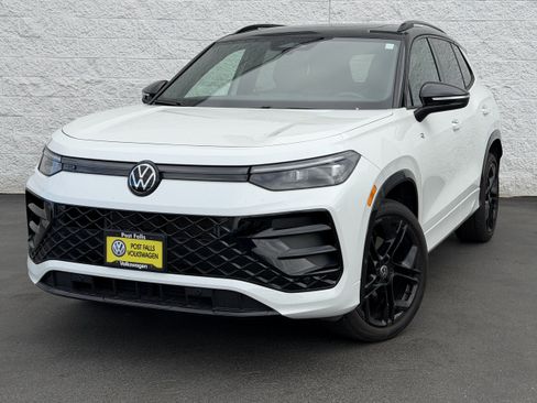 Used 2025 Volkswagen Tiguan SE R-Line AWD/4WD image 3