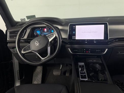 Used 2025 Volkswagen Atlas Cross Sport SE AWD/4WD image 17