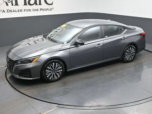 Used 2024 Nissan Altima 2.5 SV FWD image 58