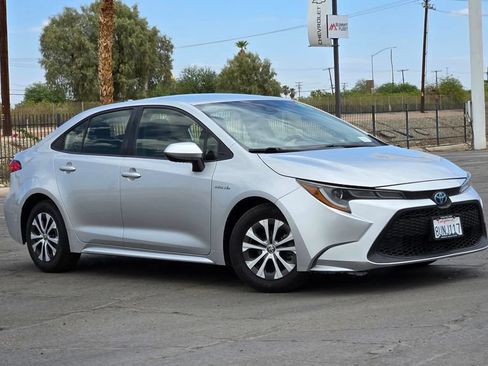 Used 2020 Toyota Corolla LE FWD image 1