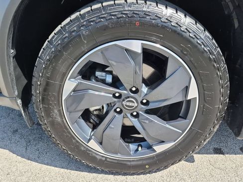Used 2025 Nissan Rogue SV AWD/4WD image 12